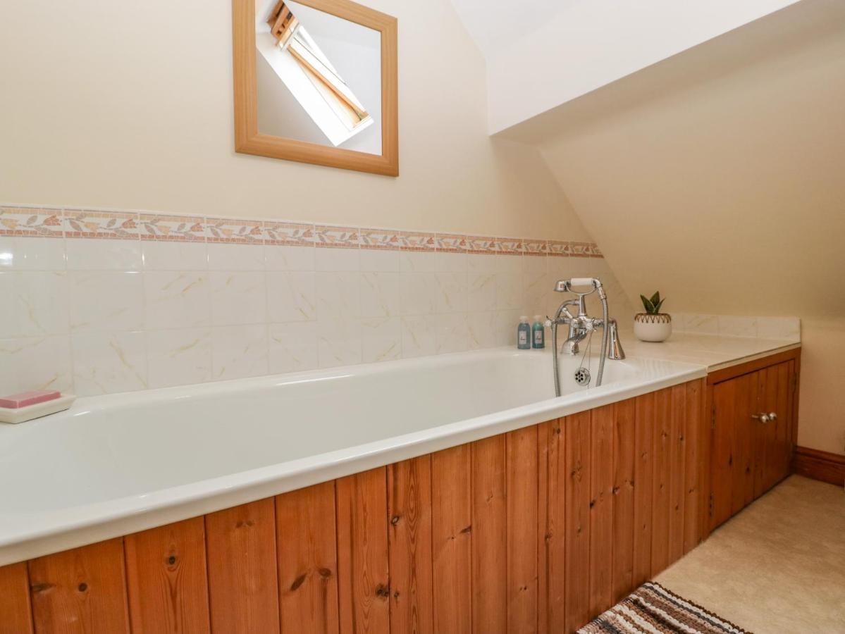 Whitlow Lodge Annex Gloucester Exteriör bild